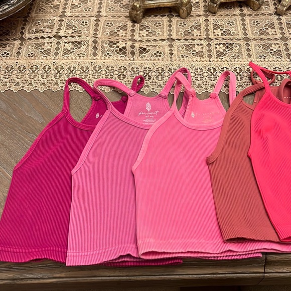 COPY - 🌺Free people happiness run crop top - Picture 10 of 17